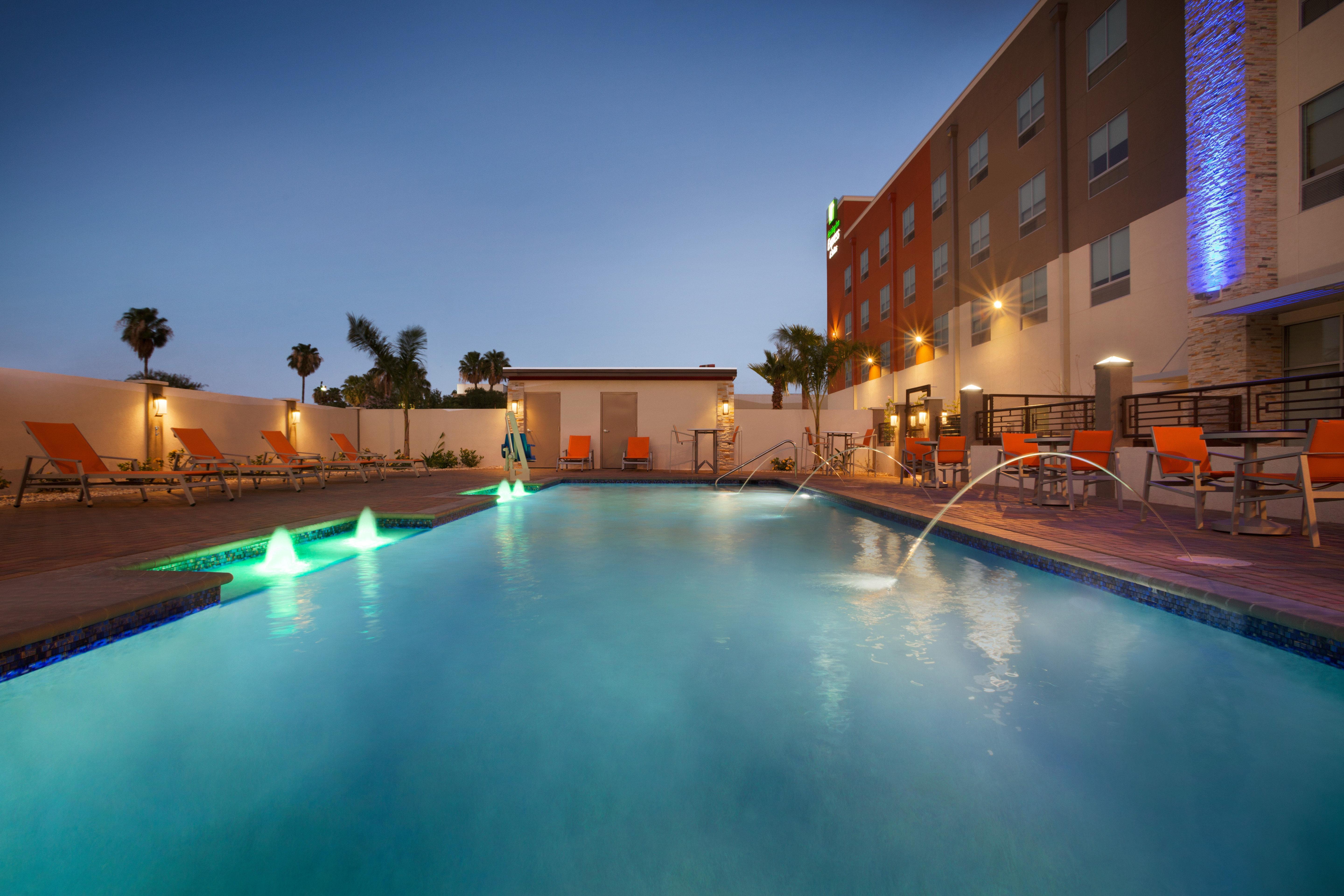 Holiday Inn Express & Suites - Mcallen - Medical Center Area By Ihg Exterior photo